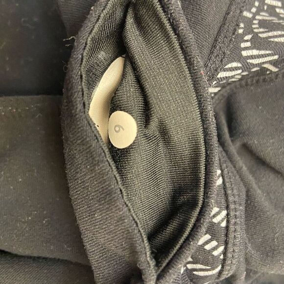 Lululemon Grover Reversible Flare Leggings Yoga Pants Black Size 6 - Picture 3 of 4